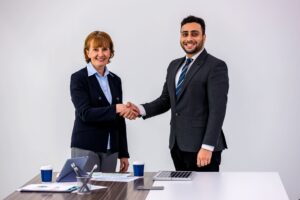 contrato mercantil pessoas negocios