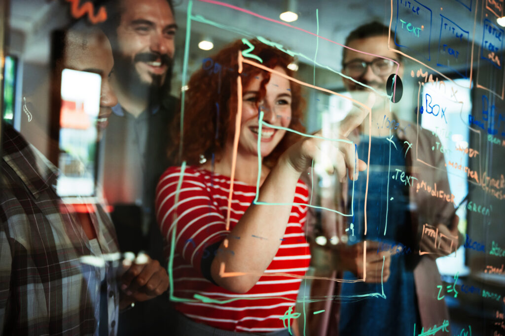 o que sao fintechs pessoas conversando